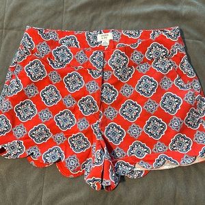 Women’s crown & Ivy 4” inseam scallop shorts